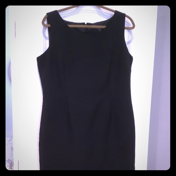 Kasper Dresses & Skirts - Kasper True Black Sheath Dress